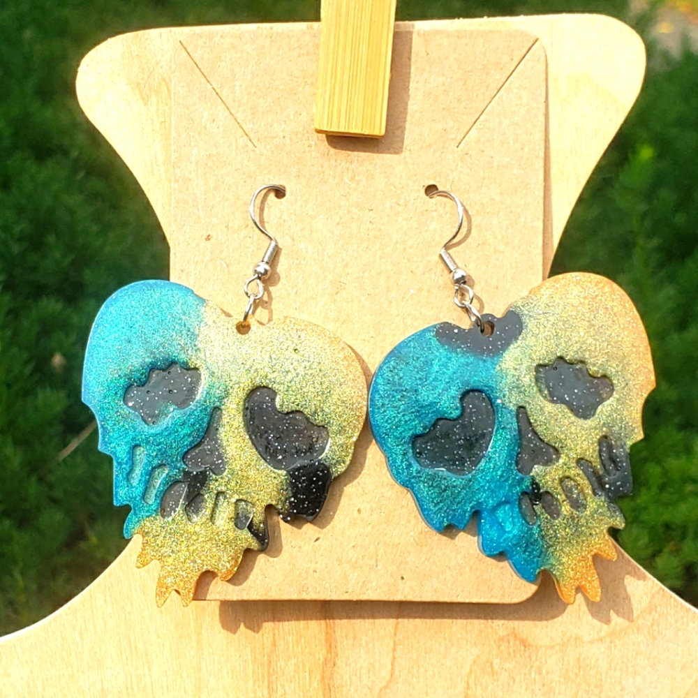 Skull Heart Earrings/ Resin Jewelry/ Handmade/ Stainless Steel Hooks💙💀